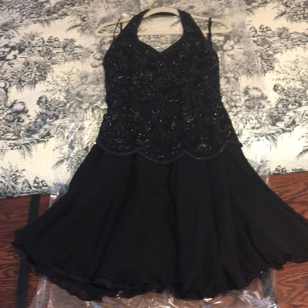 Adrianna Papell Evenings halter style beaded silk cocktail gown black size 10